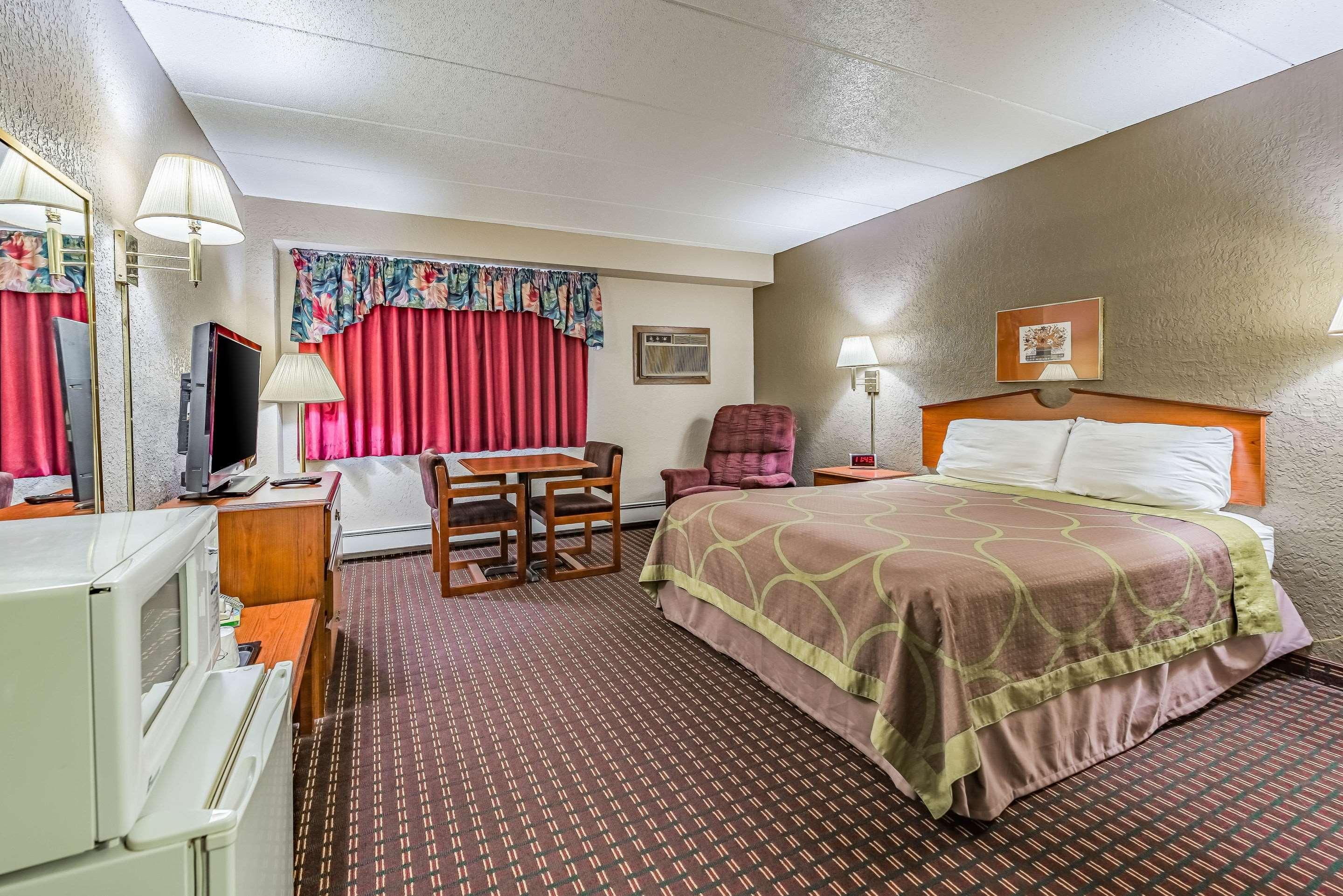 Rodeway Inn Saint Joseph Bagian luar foto