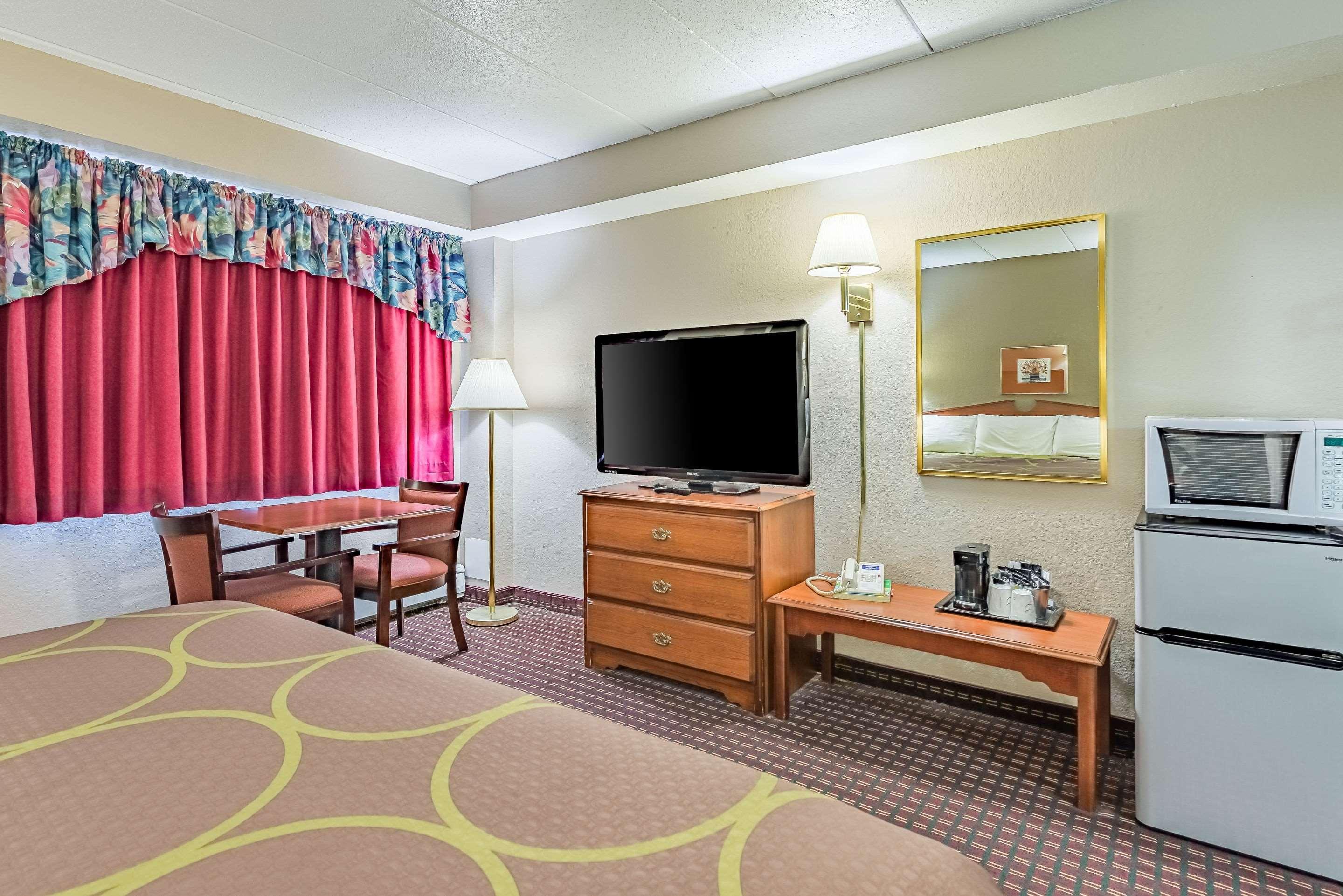 Rodeway Inn Saint Joseph Bagian luar foto