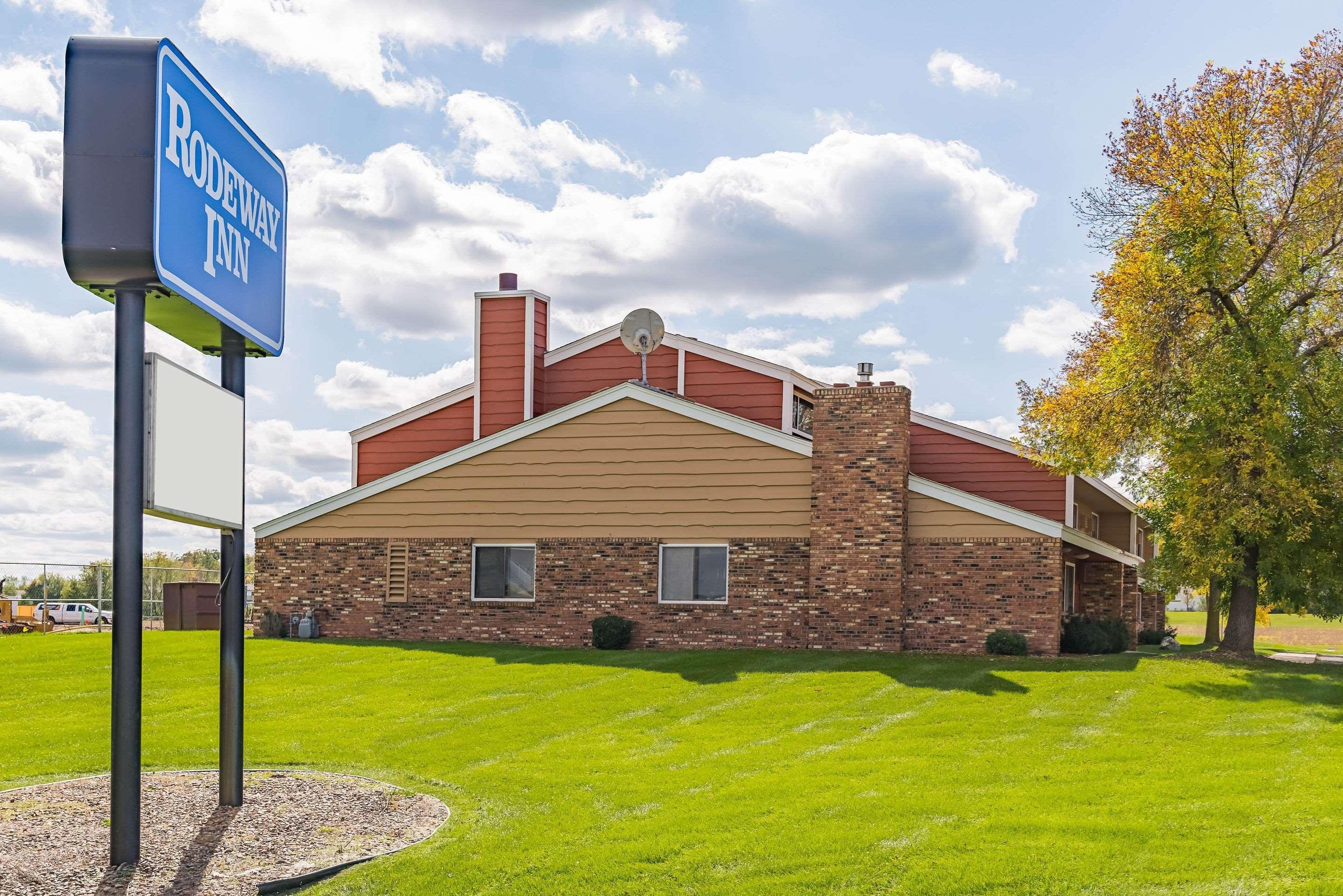 Rodeway Inn Saint Joseph Bagian luar foto