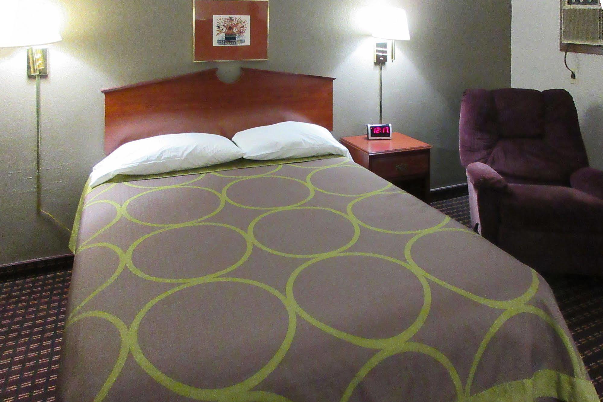 Rodeway Inn Saint Joseph Bagian luar foto
